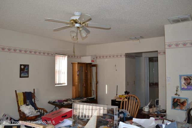 6473 Blackbird Avenue, Weeki Wachee, FL 34613