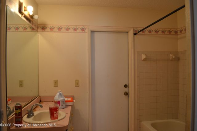 6473 Blackbird Avenue, Weeki Wachee, FL 34613