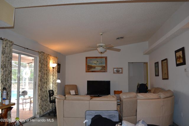 6473 Blackbird Avenue, Weeki Wachee, FL 34613