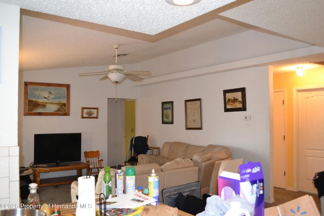 6473 Blackbird Avenue, Weeki Wachee, FL 34613