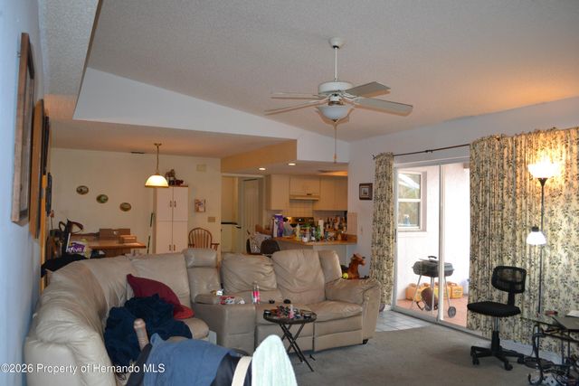 6473 Blackbird Avenue, Weeki Wachee, FL 34613