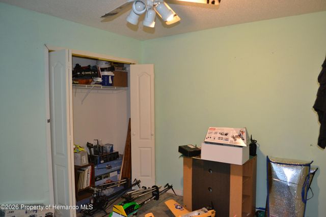 6473 Blackbird Avenue, Weeki Wachee, FL 34613