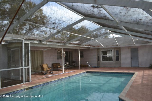 6473 Blackbird Avenue, Weeki Wachee, FL 34613