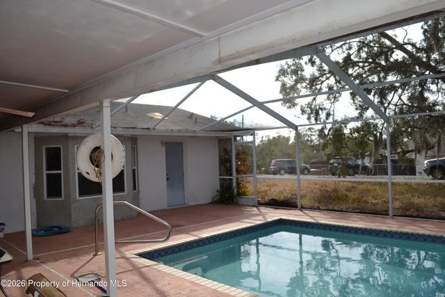 6473 Blackbird Avenue, Weeki Wachee, FL 34613