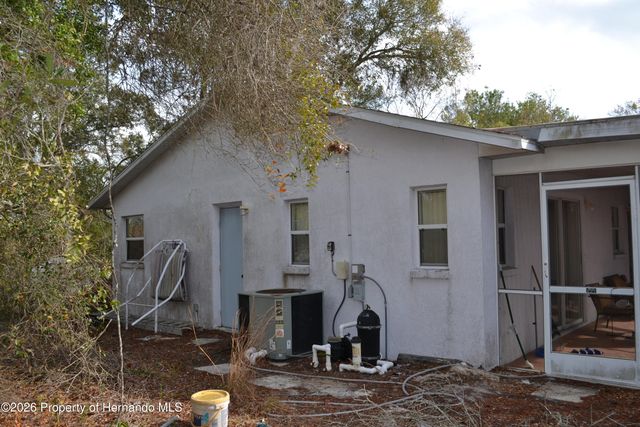 6473 Blackbird Avenue, Weeki Wachee, FL 34613