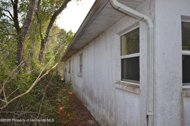 6473 Blackbird Avenue, Weeki Wachee, FL 34613