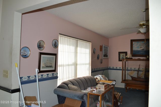 6473 Blackbird Avenue, Weeki Wachee, FL 34613