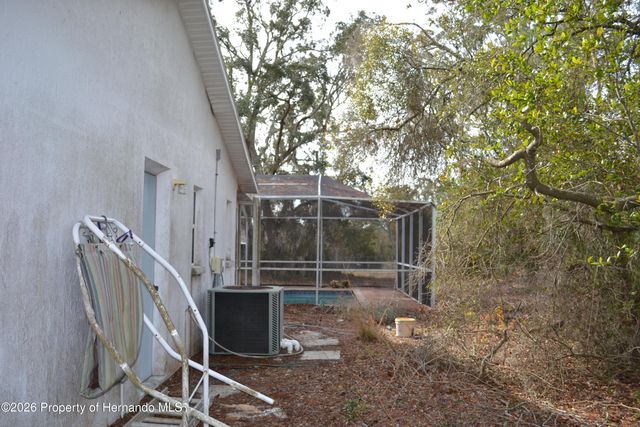 6473 Blackbird Avenue, Weeki Wachee, FL 34613