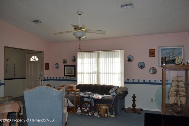 6473 Blackbird Avenue, Weeki Wachee, FL 34613