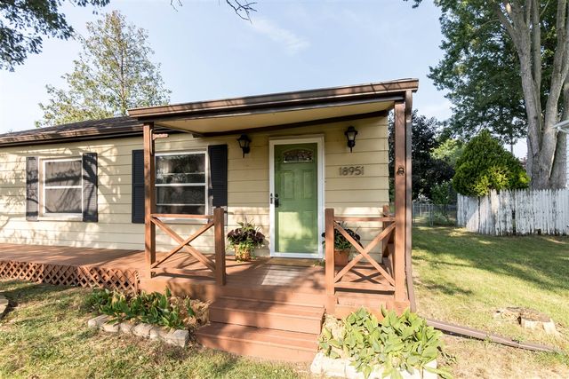 18951 Sunset Street, Livonia, MI 48152