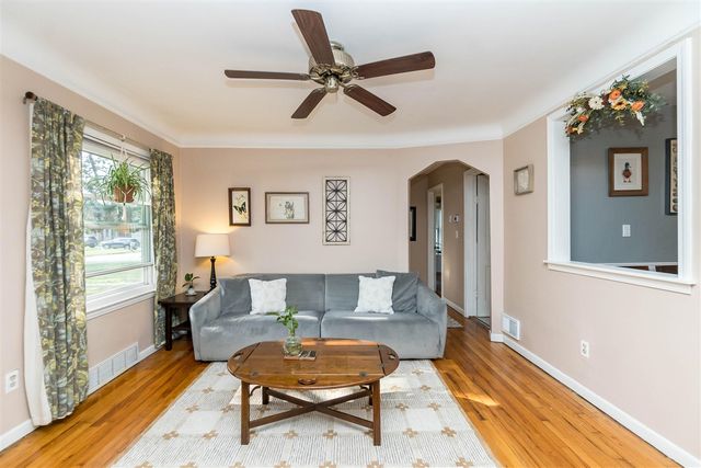 18951 Sunset Street, Livonia, MI 48152