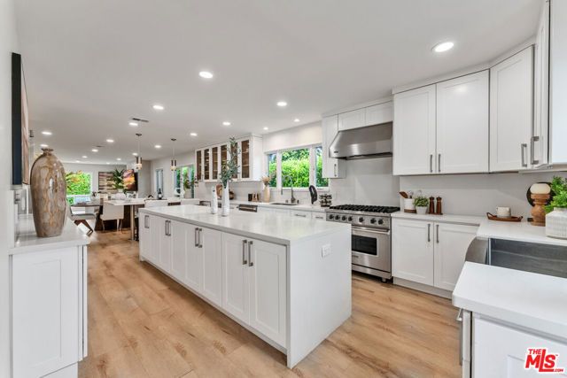 256 N Doheny Drive, Beverly Hills, CA 90211