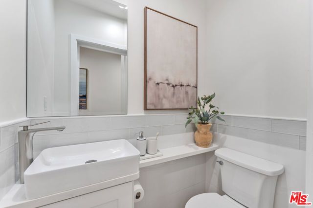 256 N Doheny Drive, Beverly Hills, CA 90211