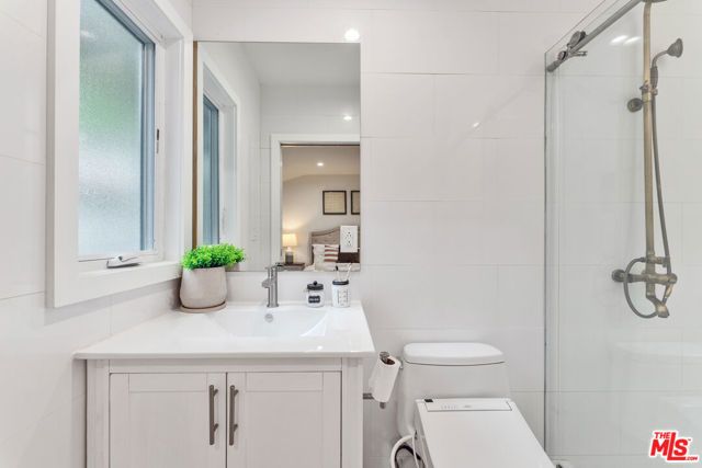 256 N Doheny Drive, Beverly Hills, CA 90211