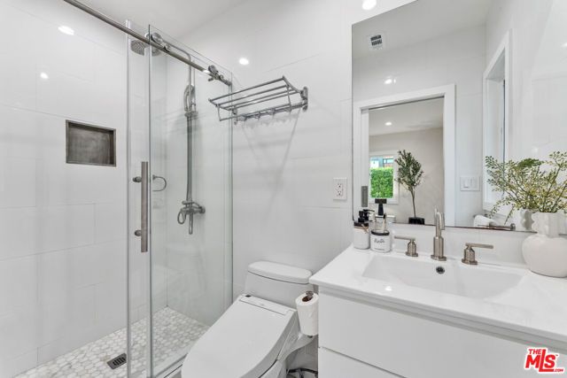 256 N Doheny Drive, Beverly Hills, CA 90211