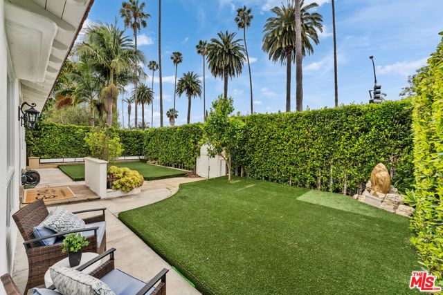 256 N Doheny Drive, Beverly Hills, CA 90211