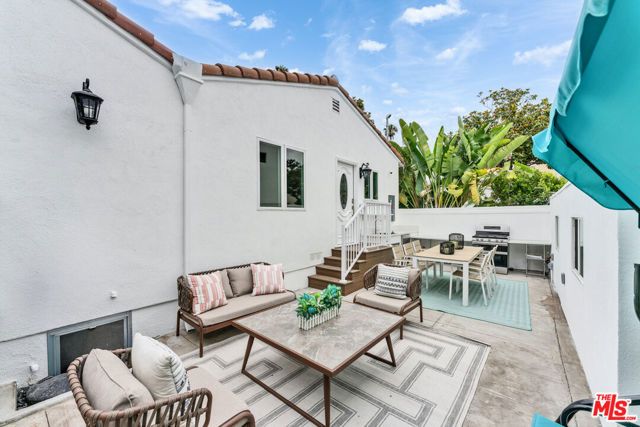 256 N Doheny Drive, Beverly Hills, CA 90211