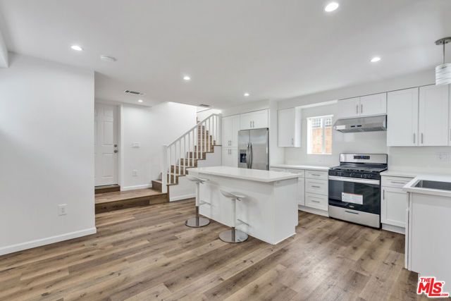 256 N Doheny Drive, Beverly Hills, CA 90211