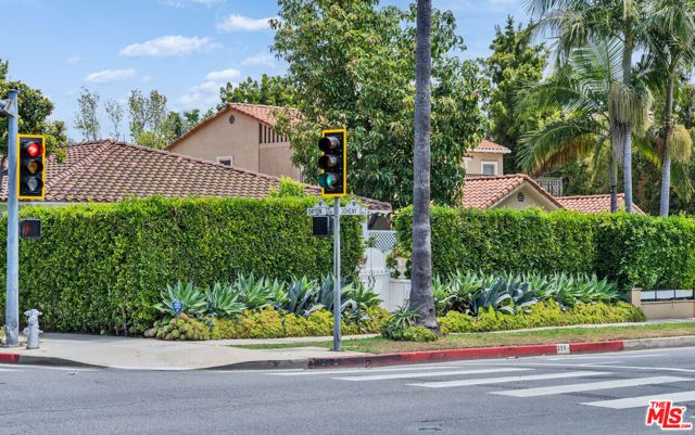 256 N Doheny Drive, Beverly Hills, CA 90211
