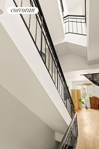 746 E 6TH Street, New York City, NY 10009