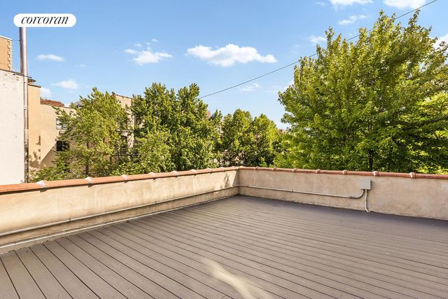 746 E 6TH Street, New York City, NY 10009