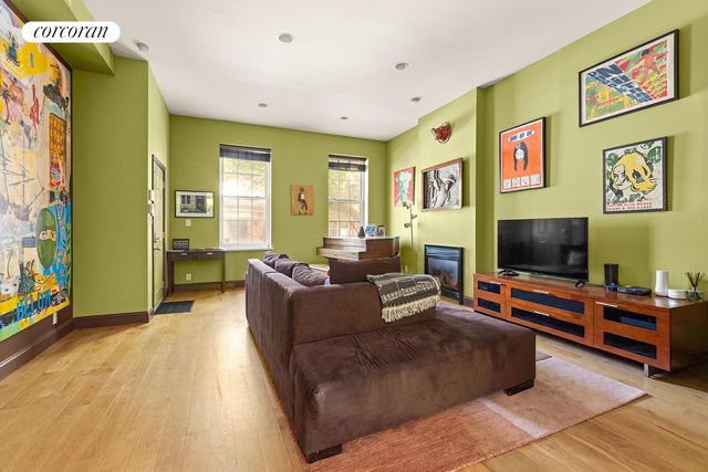 746 E 6TH Street, New York City, NY 10009