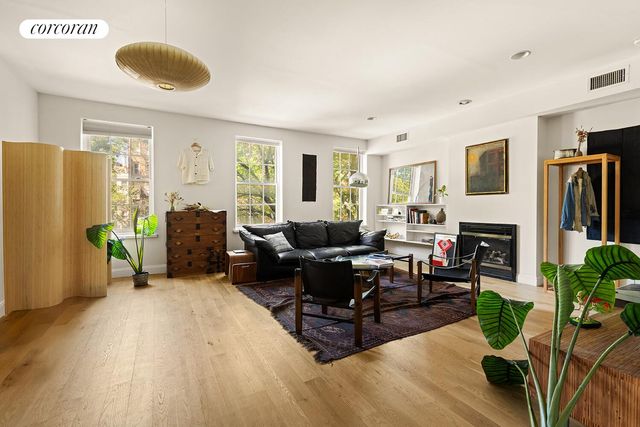 746 E 6TH Street, New York City, NY 10009