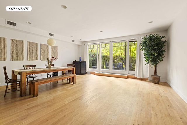 746 E 6TH Street, New York City, NY 10009