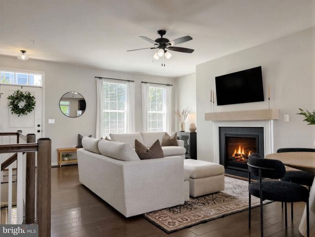 12 MUSTANG DR, La Plata, MD 20646