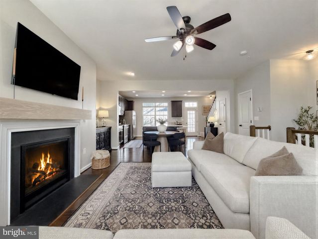 12 MUSTANG DR, La Plata, MD 20646