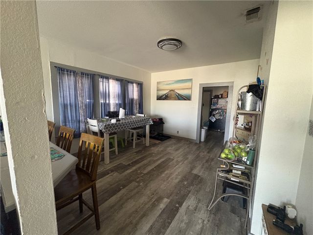 630 Scotland Dr, Corpus Christi, TX 78418