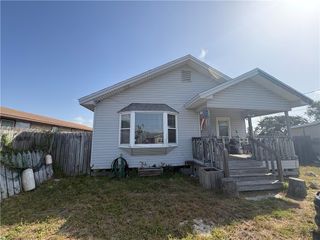 630 Scotland Dr, Corpus Christi, TX 78418