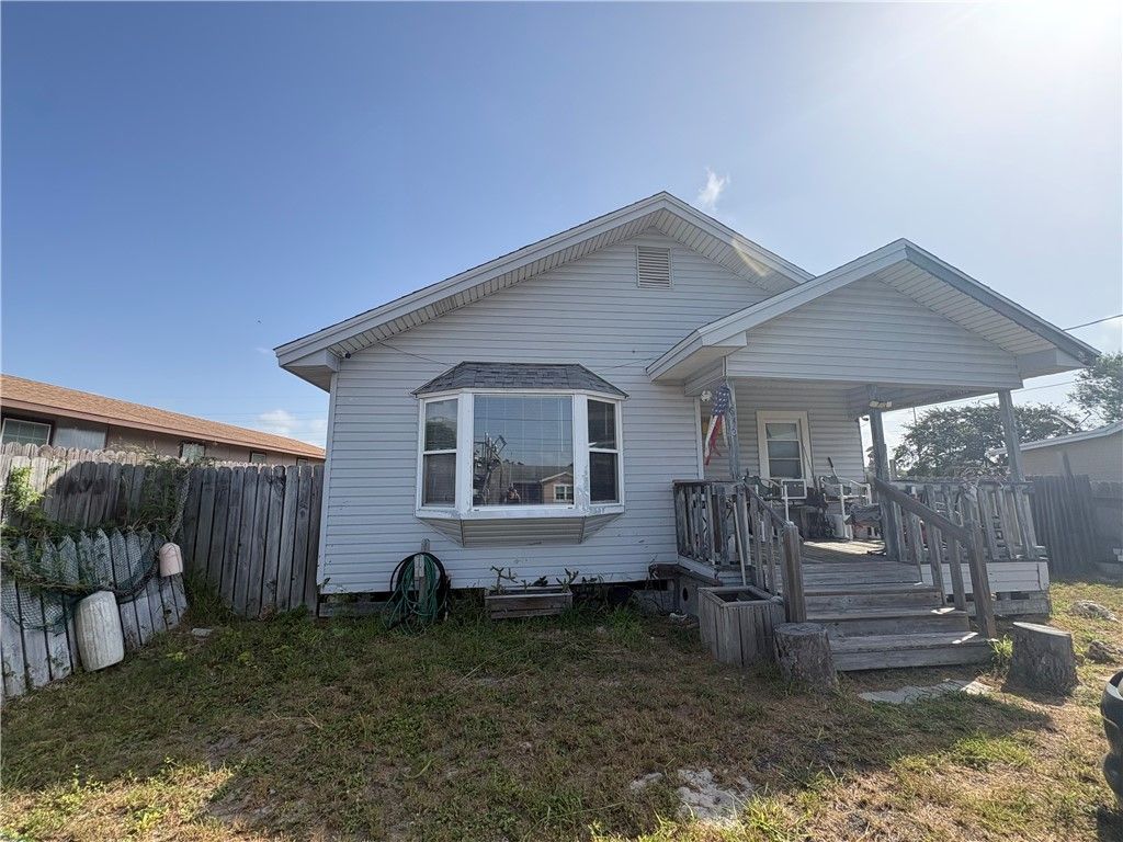 630 Scotland Dr, Corpus Christi, TX 78418