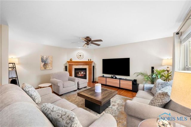 820 Weatherstone Road, Holland, OH 43528