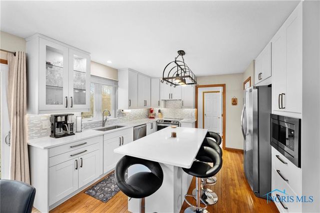 820 Weatherstone Road, Holland, OH 43528