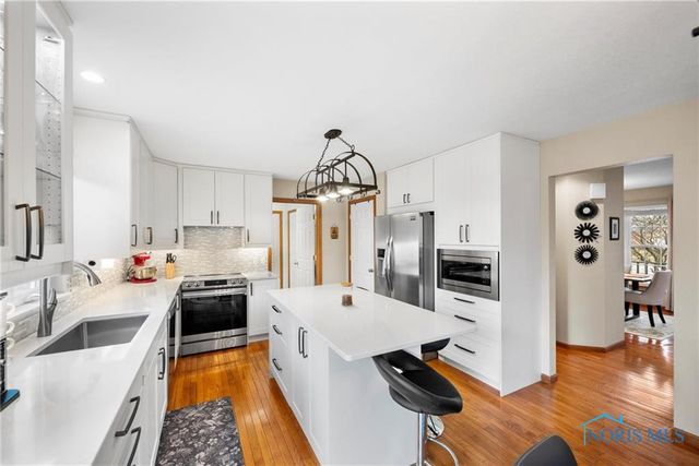 820 Weatherstone Road, Holland, OH 43528