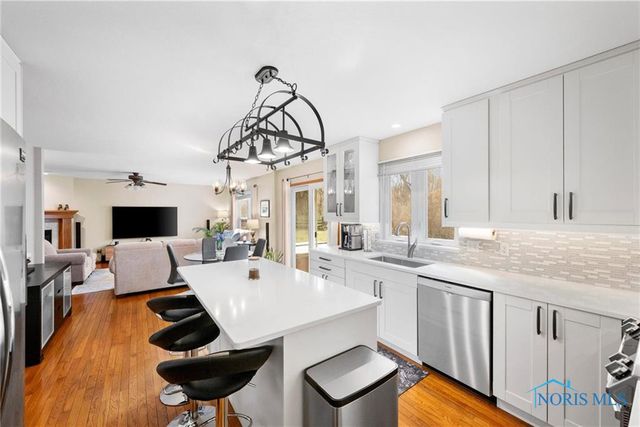 820 Weatherstone Road, Holland, OH 43528