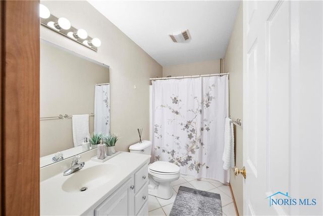 820 Weatherstone Road, Holland, OH 43528