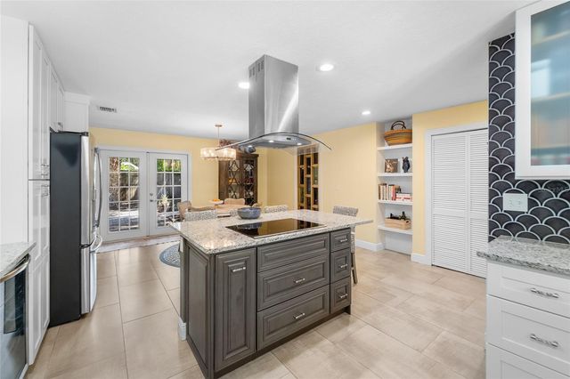 771 INDIAN BEACH CIRCLE, Sarasota, FL 34234