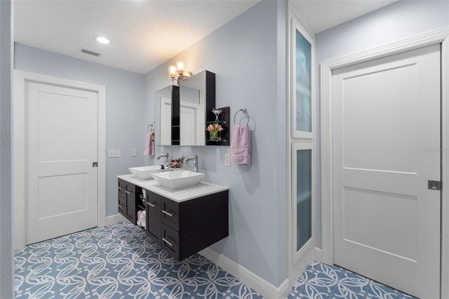 771 INDIAN BEACH CIRCLE, Sarasota, FL 34234