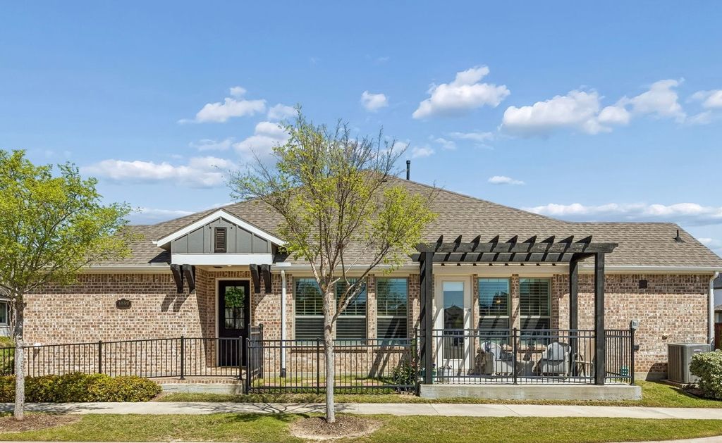 4552 Meadow Sage Street, Arlington, TX 76005