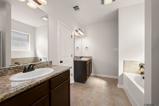 4939 Sweet Birch Dr, Baton Rouge, LA 70816