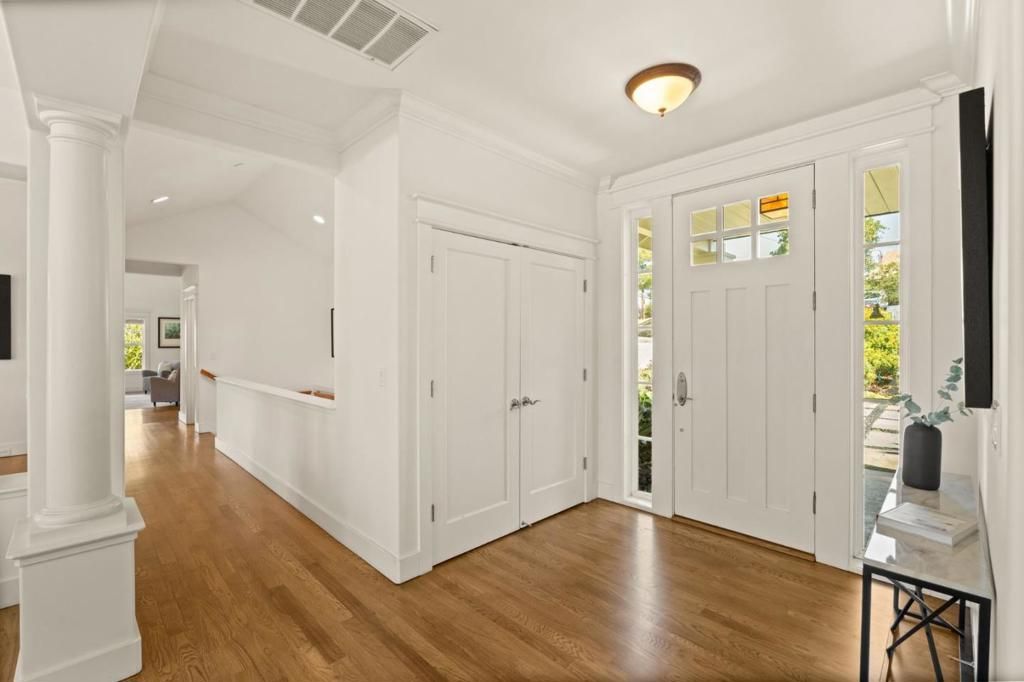 Image 10 of property listing at 902 Fallen Leaf Way, Redwood City, CA 94062