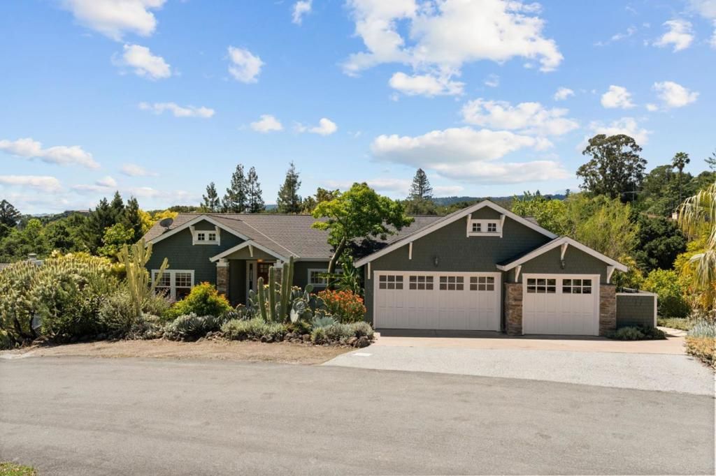 Image 2 of property listing at 902 Fallen Leaf Way, Redwood City, CA 94062