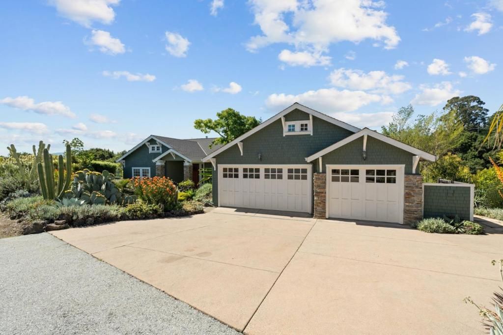 Image 4 of property listing at 902 Fallen Leaf Way, Redwood City, CA 94062