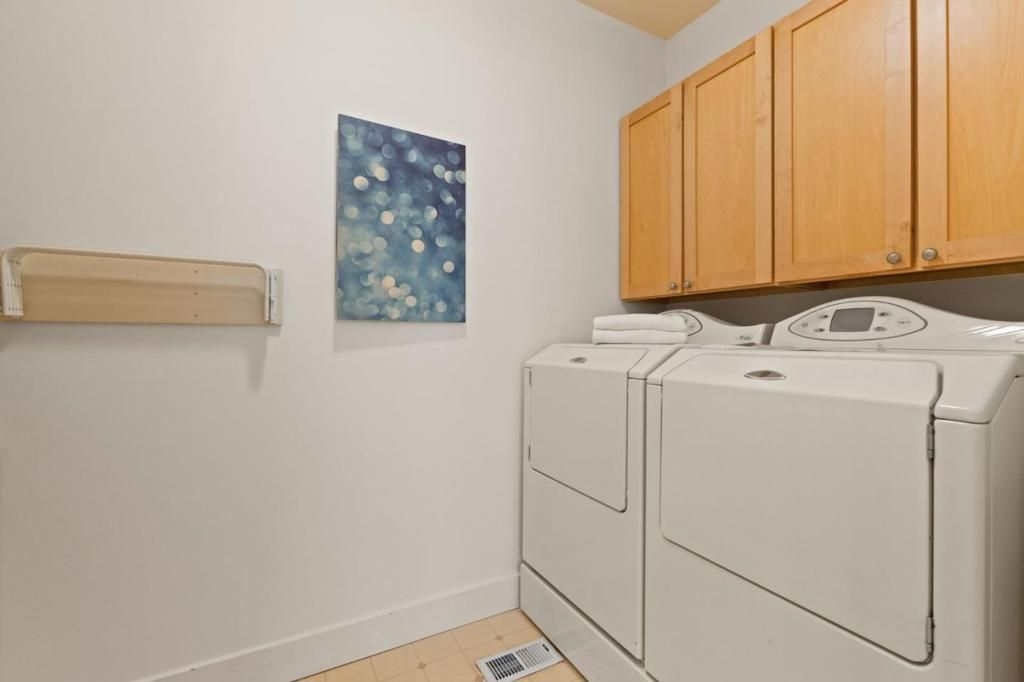 Image 42 of property listing at 902 Fallen Leaf Way, Redwood City, CA 94062