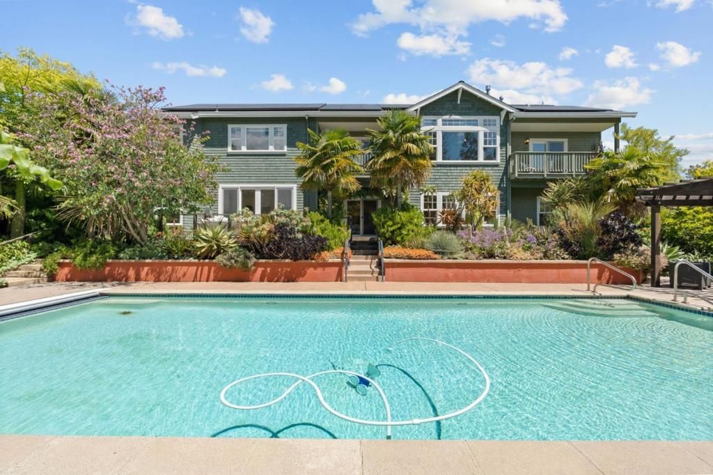 Image 67 of property listing at 902 Fallen Leaf Way, Redwood City, CA 94062