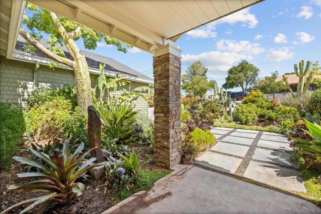 Image 7 of property listing at 902 Fallen Leaf Way, Redwood City, CA 94062