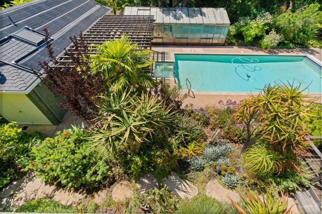 Image 71 of property listing at 902 Fallen Leaf Way, Redwood City, CA 94062