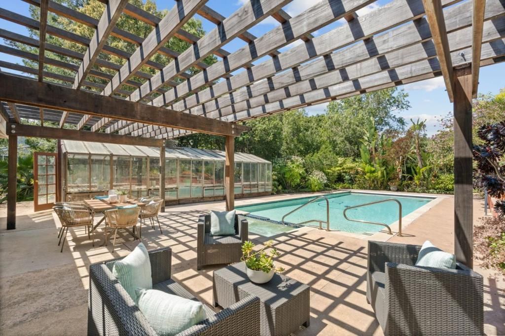 Image 74 of property listing at 902 Fallen Leaf Way, Redwood City, CA 94062